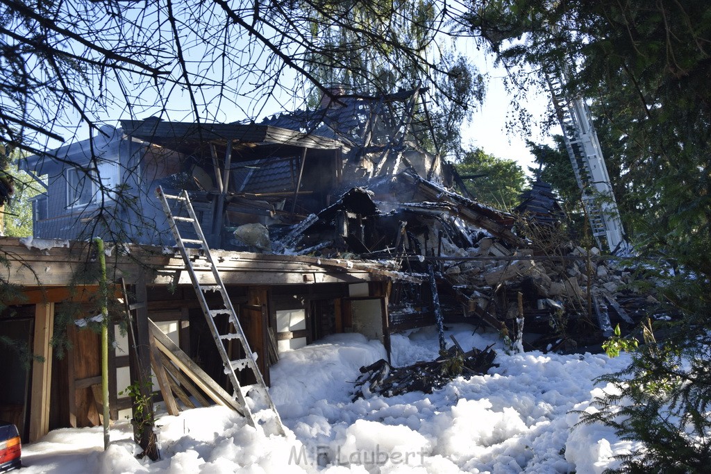 Grossfeuer Einfamilienhaus Siegburg Muehlengrabenstr P1209.JPG - Miklos Laubert